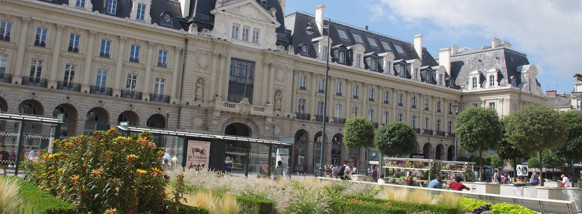 Ils ont les chapeaux ronds à Rennes, et aussi… les chats violets chez Crédit Conseil de France